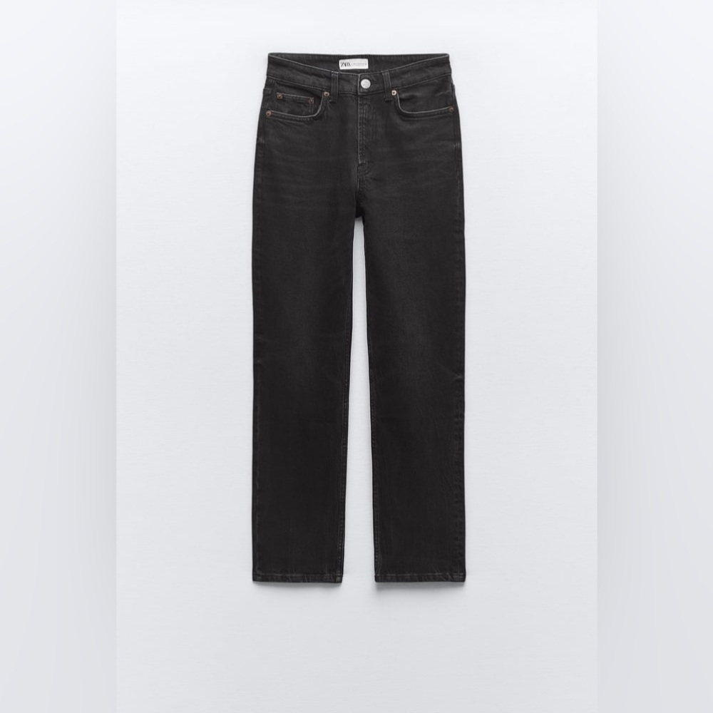 ZARA Straight leg pants,jeans
TRF STOVE PIPE JEANS WITH A HIGH WAIST
SIZE 8, NWT